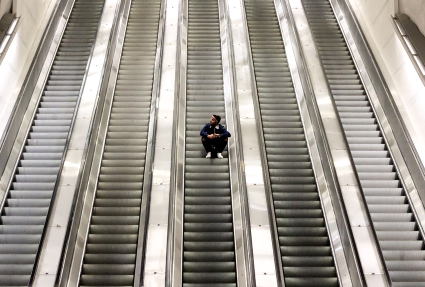 escalators-man-850x575